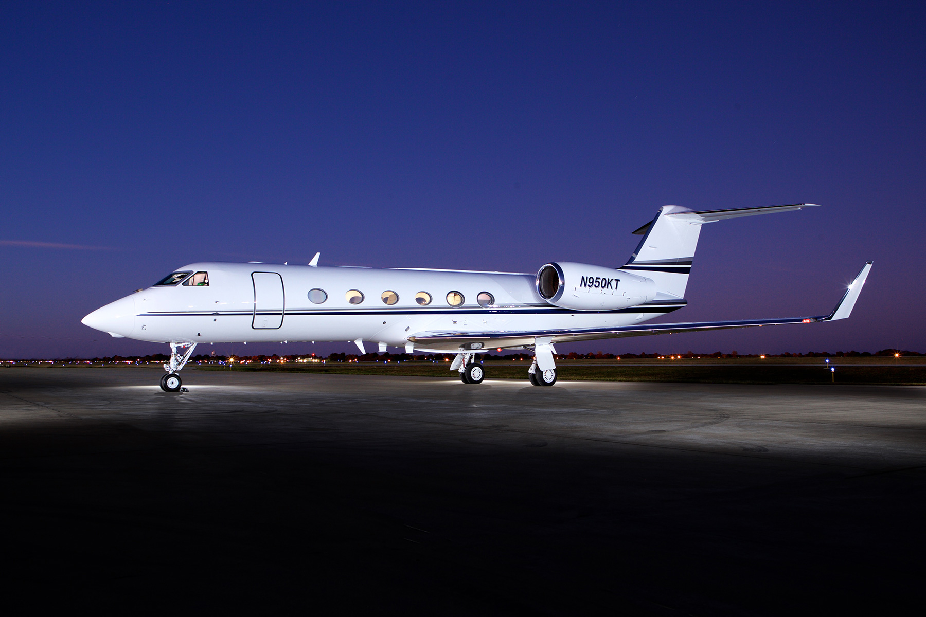 Gulfstream G450 for Jet Charter | N950KT Clay Lacy Aviation